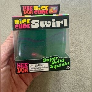 NeeDoh Nice Cube Swirl - Green/Purple